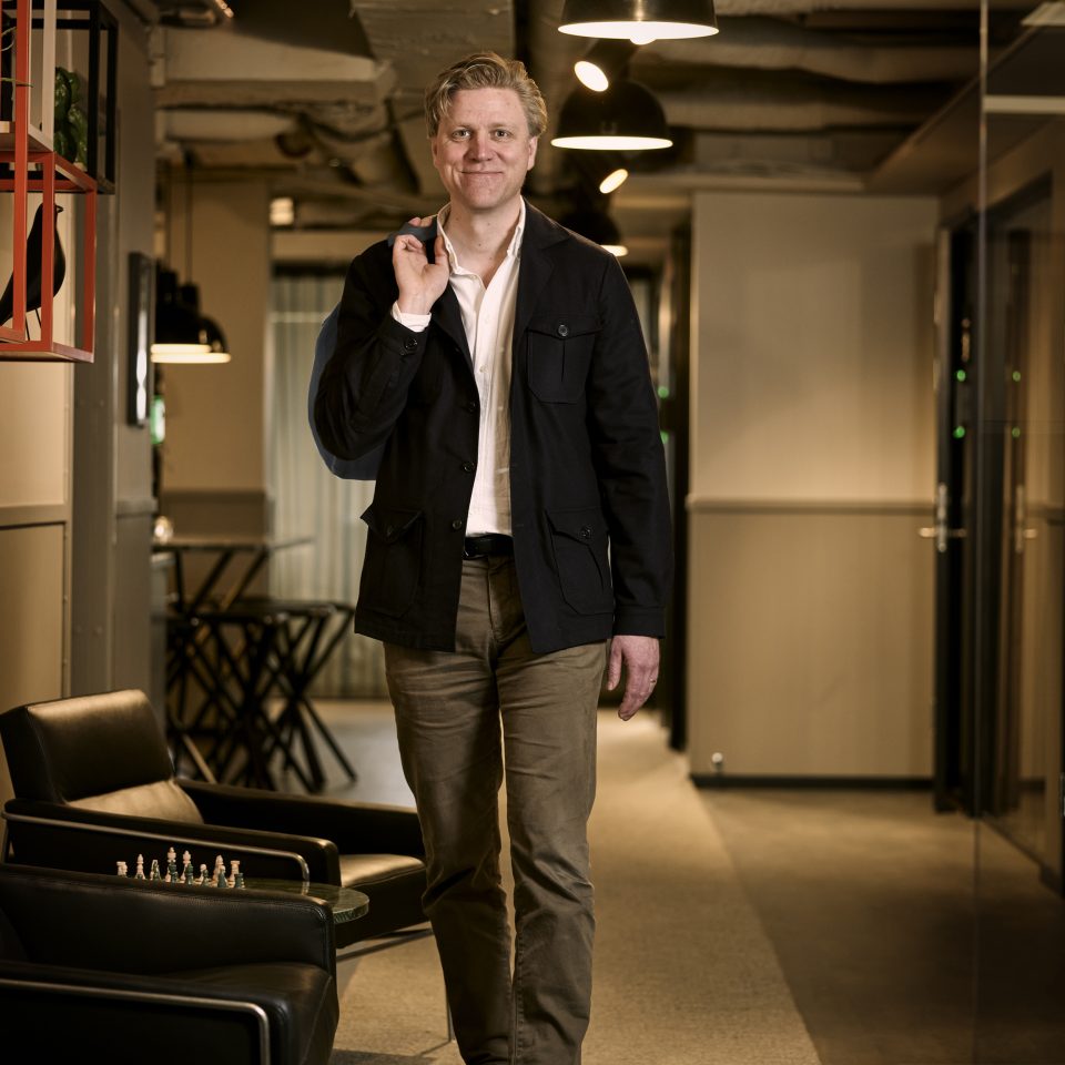 Henrik Tham partner of Aurentor a Newground Company. Business-critical transformations. Photo by Johan Annerfelt at Norrmalmstorg.